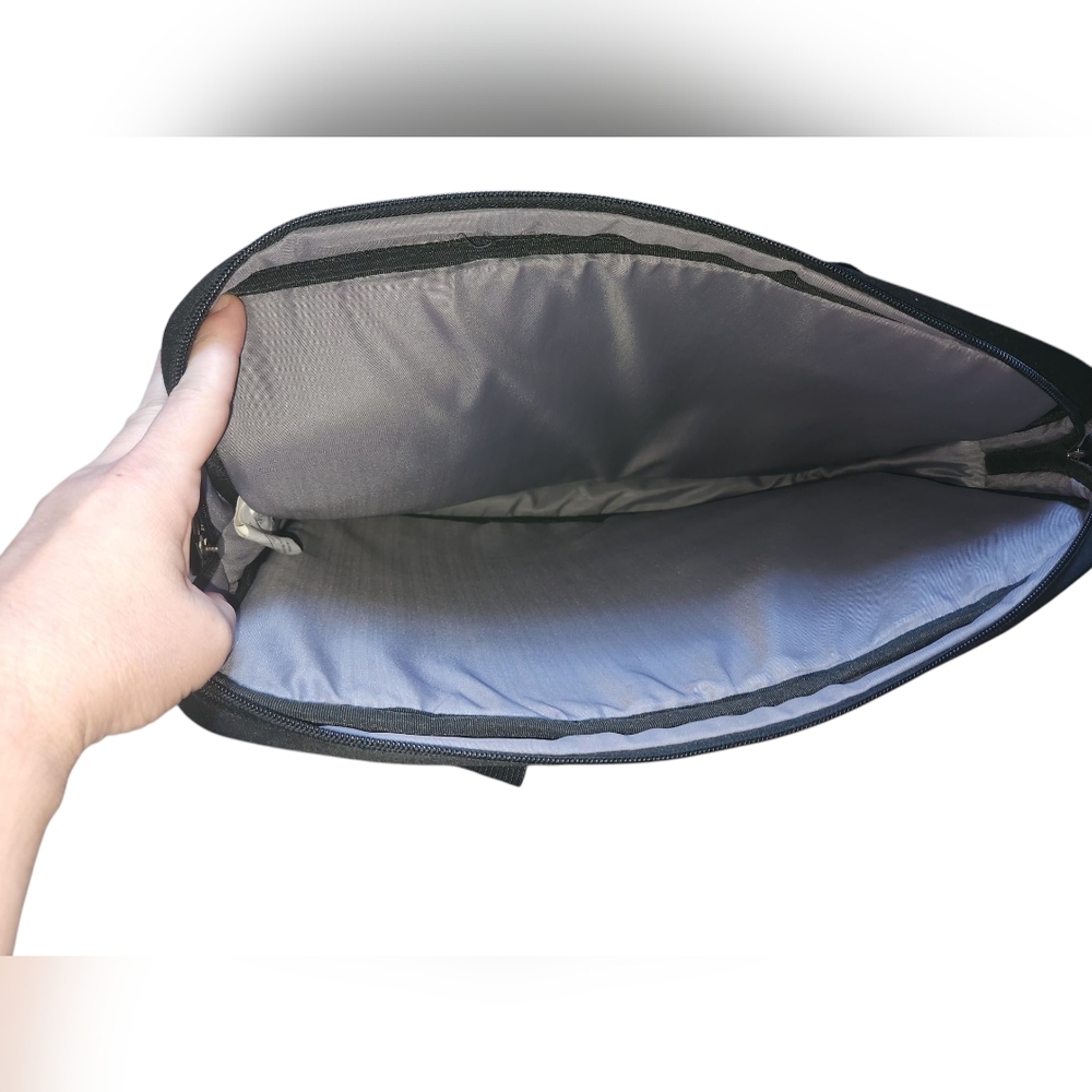 Samsonite Black Laptop Bag Durable and Practical - Picture 5 of 7